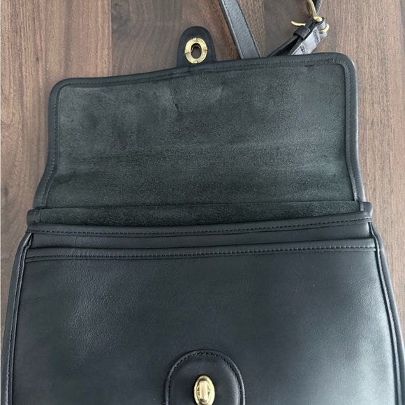 Vintage Coach Willis 9927 in Black with Brass Hardware - Picture 10 of 15